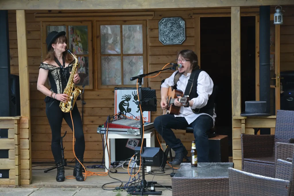 Go Tell Alice at the Jolly Farmer
