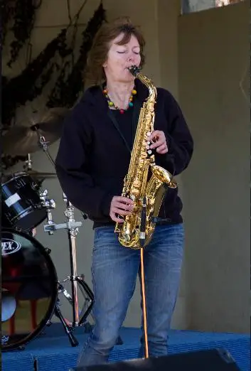Go Tell Alice, Liz on saxophone